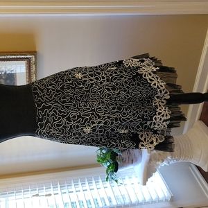 Basil & Maude black and white beaded floral A line skirt fully lined size 4 EUC…